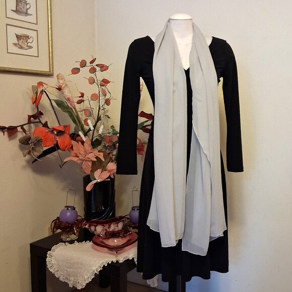 VTG Women's NEW Stills 100% Silk Long Classic Luxury Beige Scarf - Picture 1 of 7